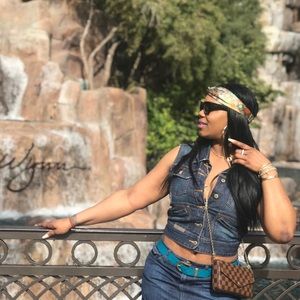 Meet your Posher, Bee